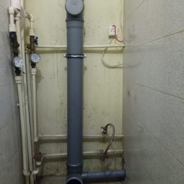 zamena-kanalizacii-stoyakov